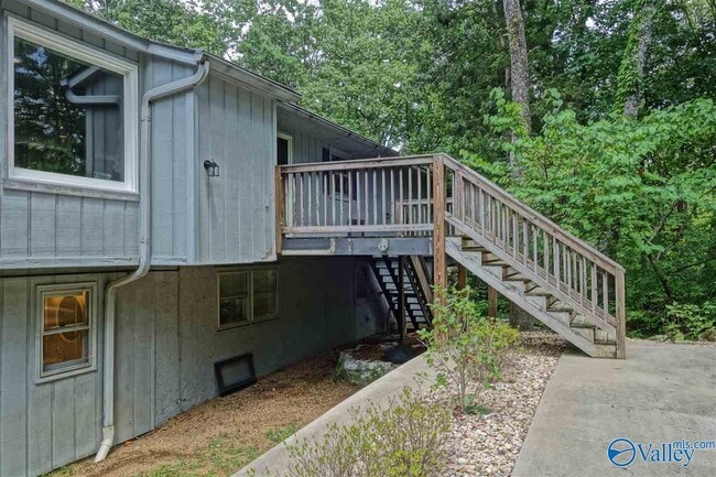 Building Photo - 3038 Heatherhill Dr SE