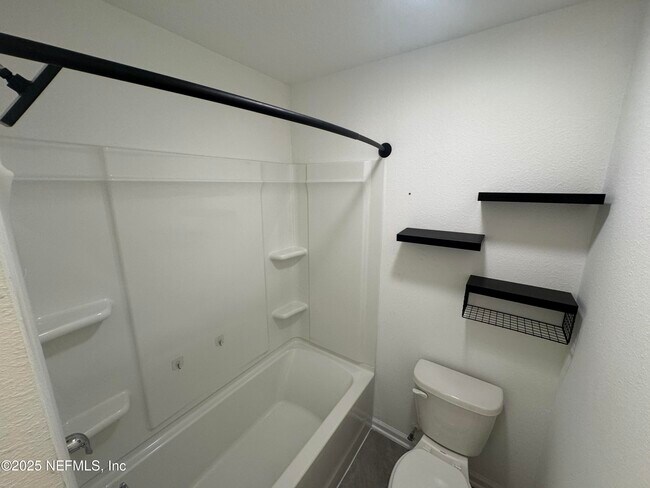 Building Photo - 412 Talulla Trl