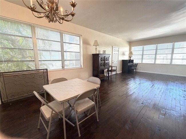 Building Photo - 4710 Pine Tree Dr