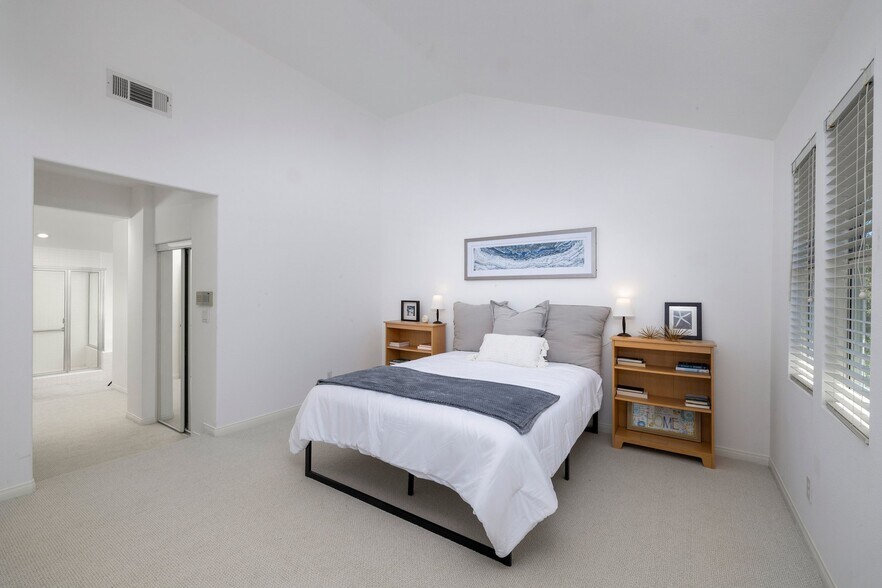 Building Photo - 132 Cameray Heights
