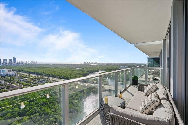 Building Photo - 16385 Biscayne Blvd