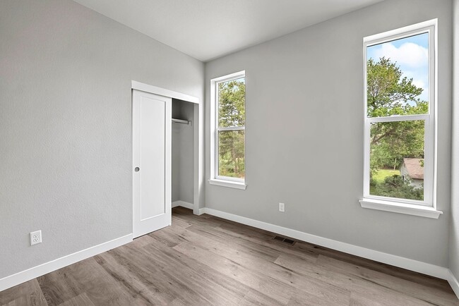 Building Photo - Luxury Townhome - 3 Bed 3.5 Bath at Overlo...