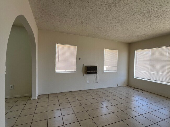 Building Photo - P412