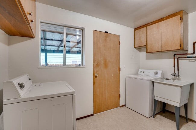 Building Photo - Edmonds 3 Bedroom, 1 Bathroom Mid-Century ...
