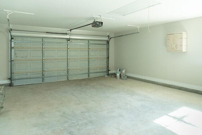 Building Photo - 127 Newcastle Cir