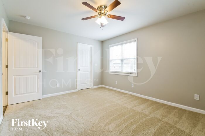 Building Photo - 18 E Newnan Rd
