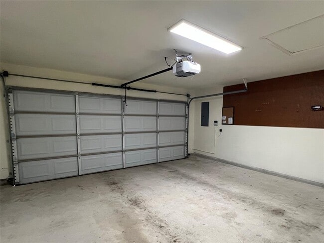 Building Photo - 10 Troon Dr