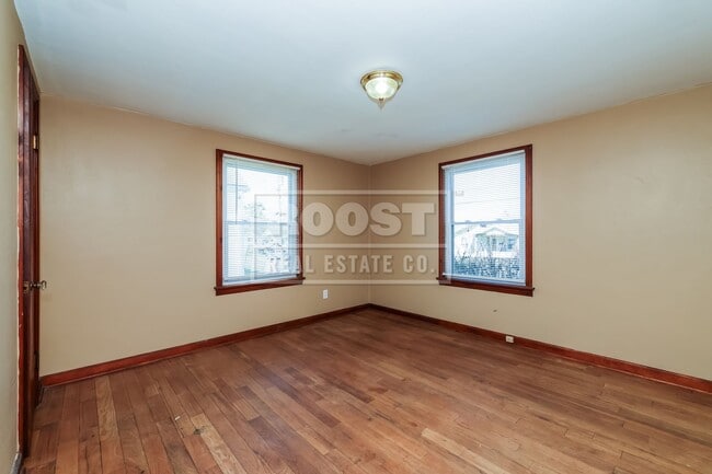 Building Photo - Three bedroom, one bathroom single home in Springfield