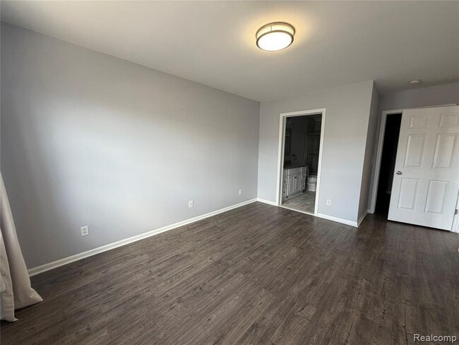 Building Photo - 29415 Glen Oaks Blvd E