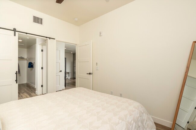 Building Photo - 475 N 9th St