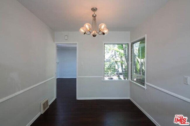 Building Photo - 2117 Alcyona Dr