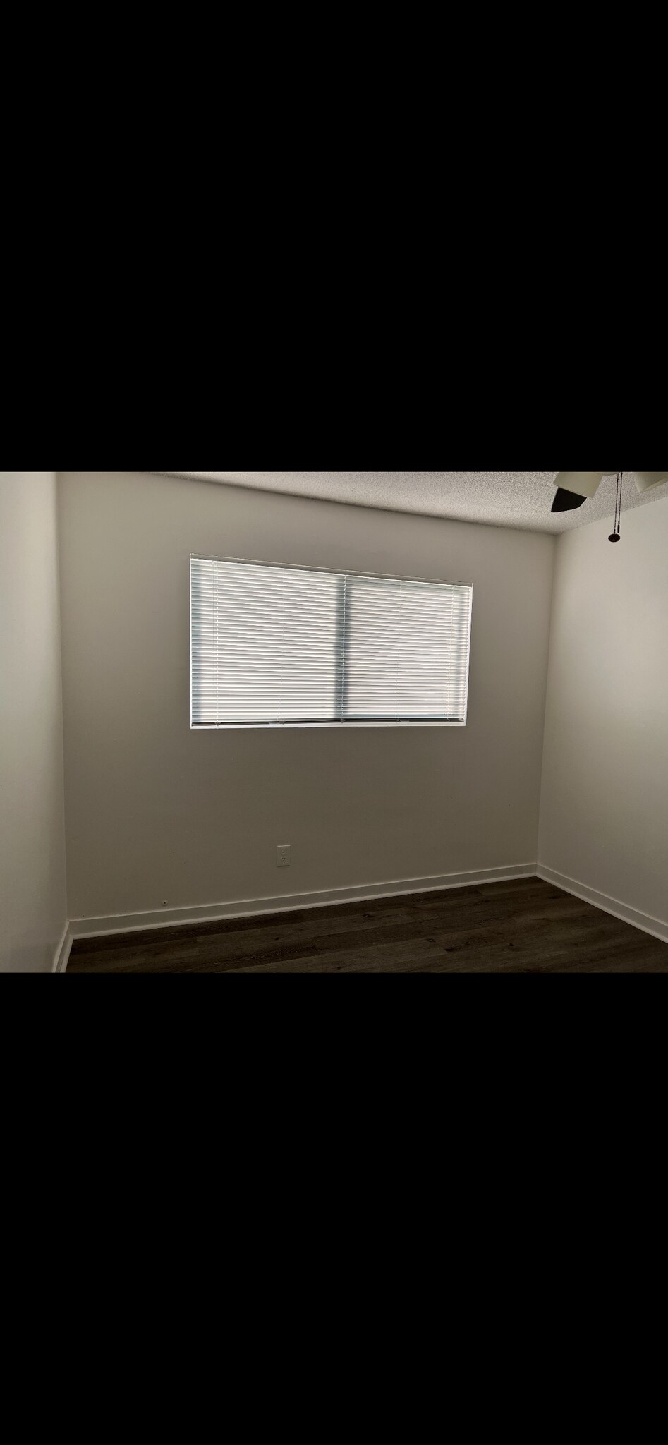 Building Photo - 1348 W 92nd St