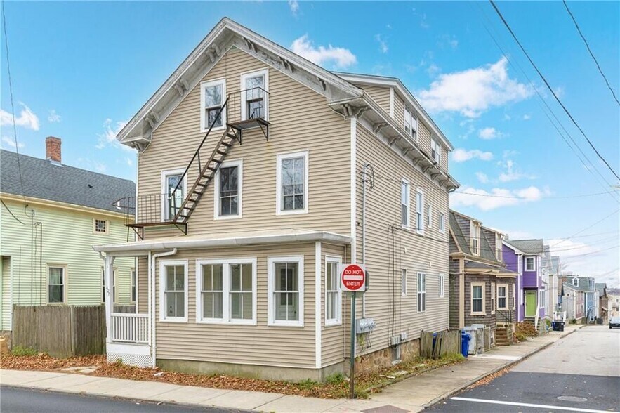 Building Photo - 427 Spring St