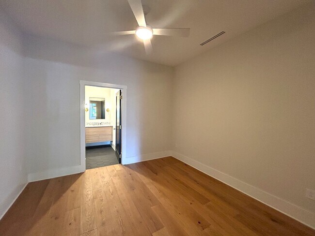 Building Photo - 524 Mulberry St
