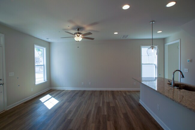 Building Photo - 313 Conrad Ln