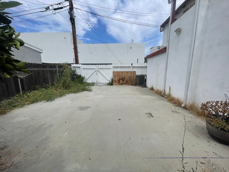 Private gated parking - 1131 E Whiting Ave