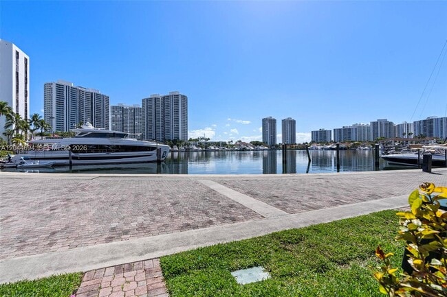 Building Photo - 21145 Helmsman Dr