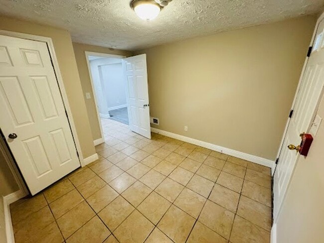 Building Photo - 363 Mansion Ave