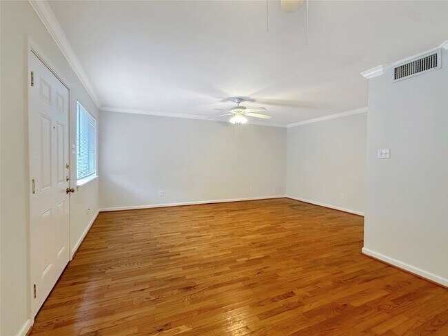 Building Photo - 1520 Yale St