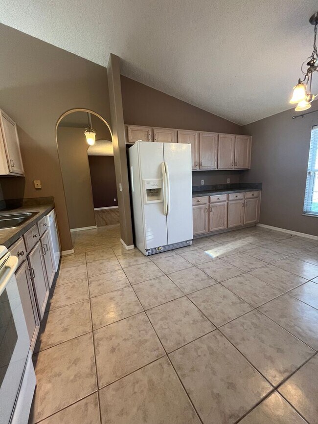 Building Photo - Beautiful Fenced in Yard on a cul-de-sac!!!