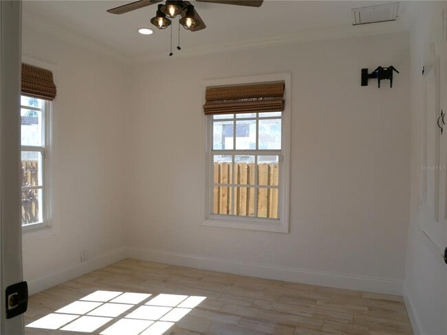 Building Photo - 2916 N Woodrow Ave