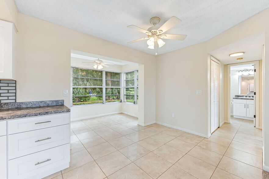 Building Photo - 1518 Edgewater Cir