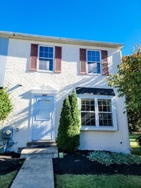 Building Photo - 3004 Shawnee Green