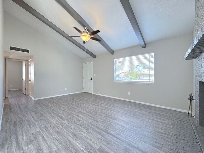 Building Photo - 1809 Agua Dulce St