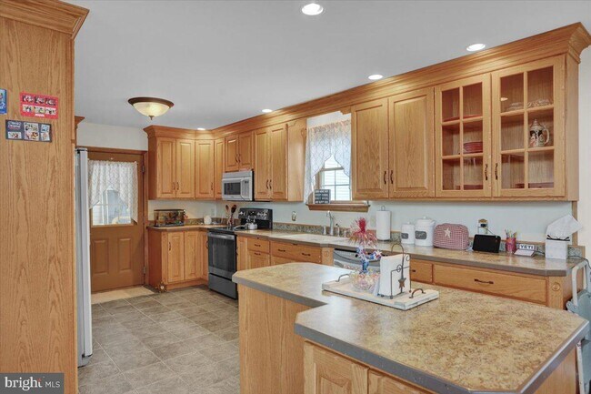 Building Photo - 2209 Shartlesville Rd