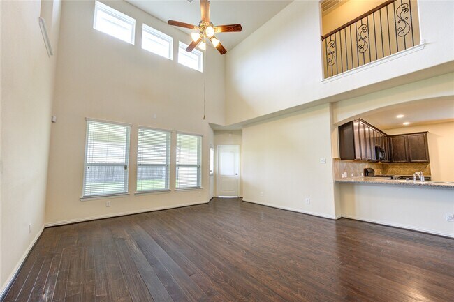 Building Photo - 16 Rose Desert Ct