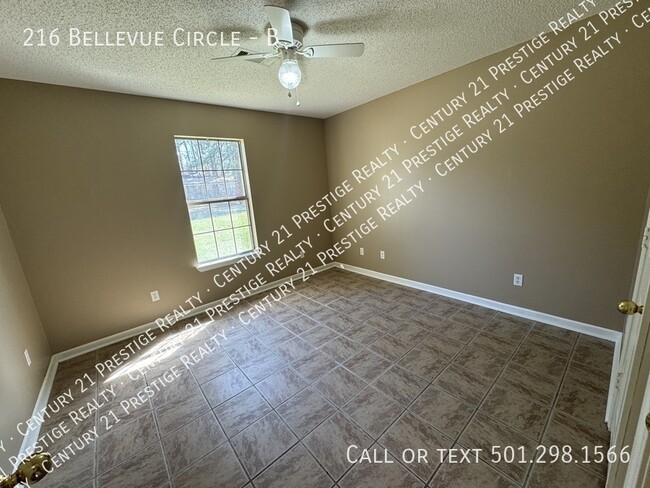 Building Photo - 216 Bellevue Cir