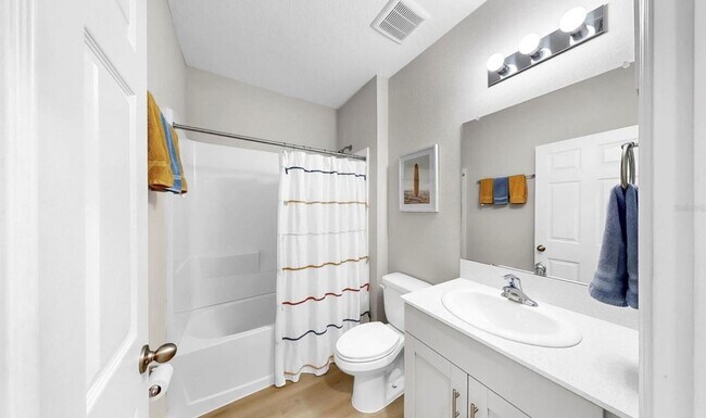 Building Photo - Spacious 5bed - With Amenities!