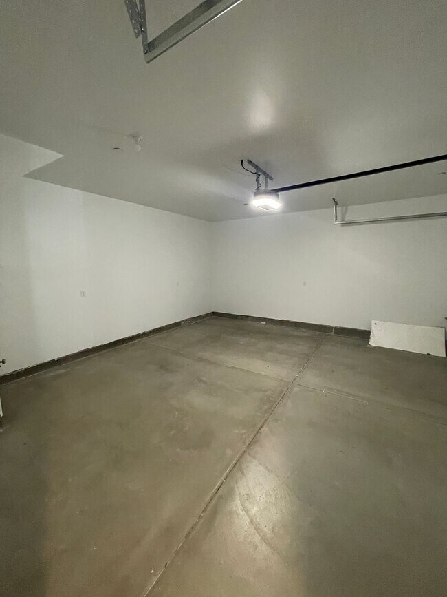 Building Photo - 597 Nichole Ln