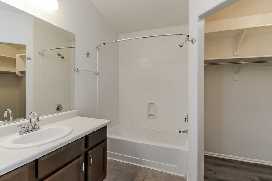 Building Photo - 1658 E Shari St