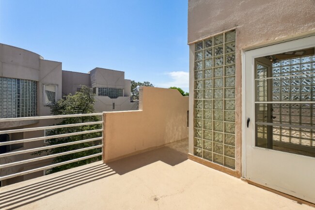 Building Photo - 4040 Avondale Ave