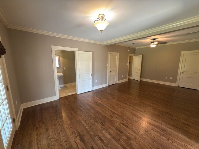 Building Photo - 3 Bed, 2 Bath Home in Southdowns - Fenced ...