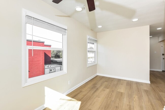 Building Photo - Sweet & Charming 2 Bedroom Richmond Apartment