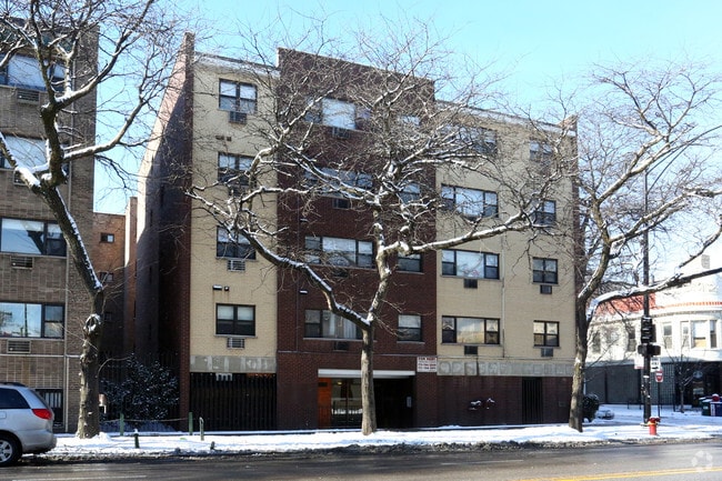 Building Photo - 6726 N Sheridan Rd