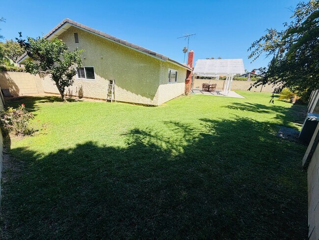 Building Photo - 10536 Perch Ave