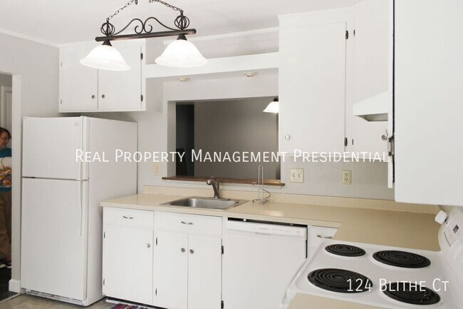 Building Photo - 124 Blithe Ct