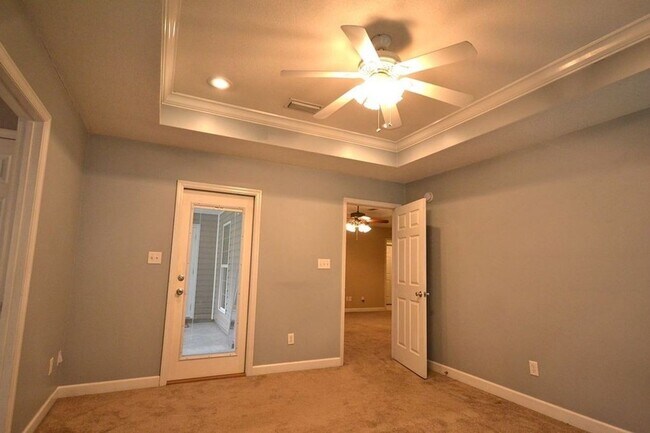 Building Photo - Spacious 3-Bedroom Home with Modern Amenities in Valdosta! Fenced in Backyard!