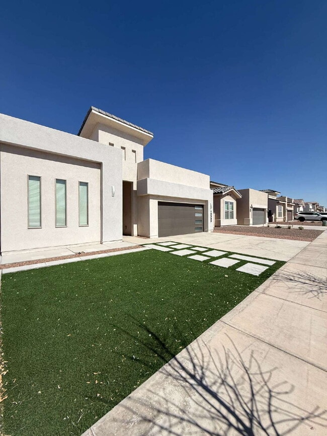 Building Photo - 13389 Carterton Ave