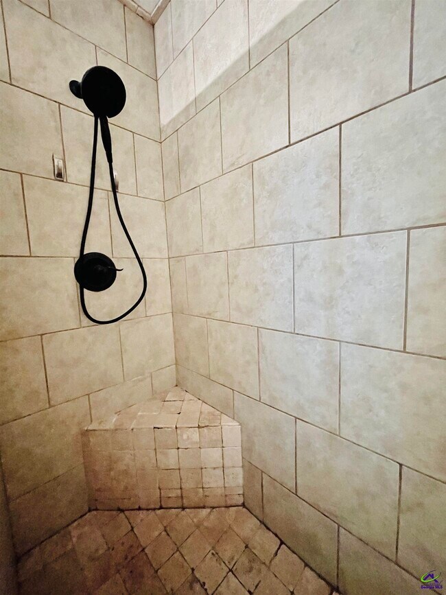 Building Photo - 107 Evelyn Dr