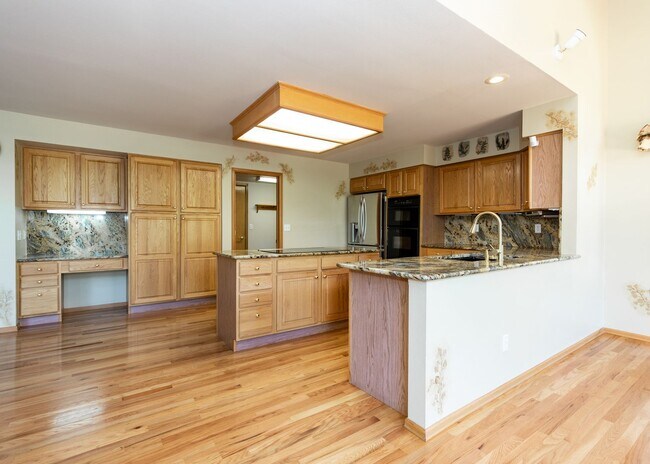 Building Photo - *COMING SOON* 5 Bedroom Broadmoor Beauty A...
