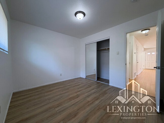 Building Photo - Stunning, 2BD/1BA, Condo in the Villaggio Community off Madison Ave. and Auburn Blvd.! ***Move-in...