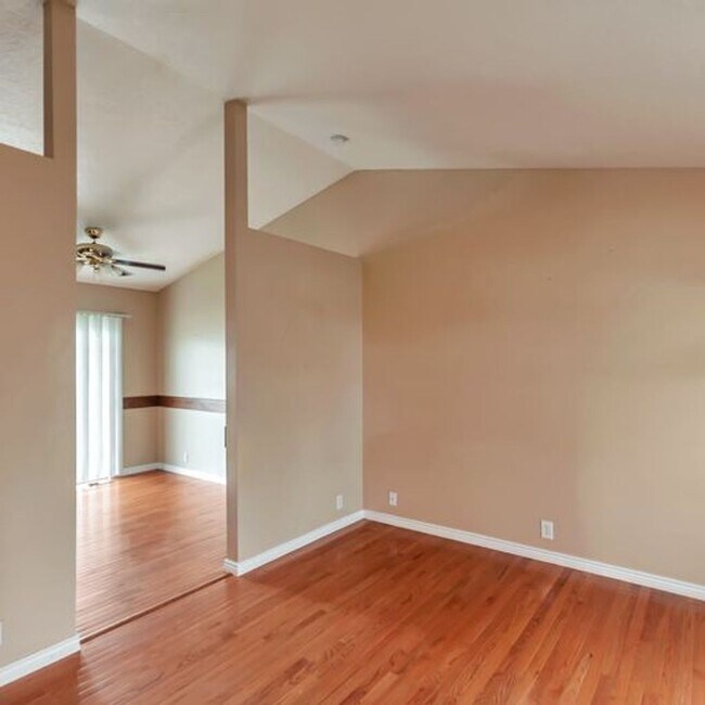 Building Photo - Awesome 4 Bedroom Pet Friendly Home w 2 car attached garage