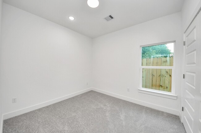 Building Photo - 9409 Caddo Rd