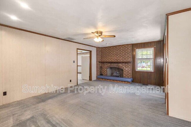 Building Photo - 512 Winwood Dr