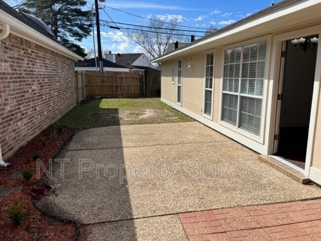 Building Photo - 16530 La Louisiane Ct