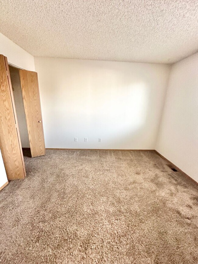 Building Photo - Townhome on Soaring Eagle for Rent